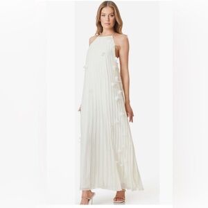 NWT Elliatt Emelia Floral Appliqué Pleated Georgette Halter Maxi Dress Large
